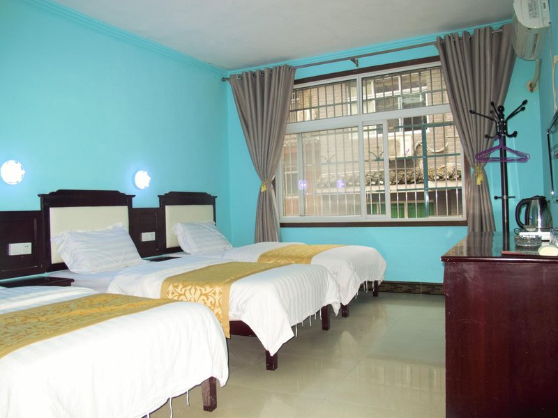 Fengxiang Jiangbianlou Inn Guest Room