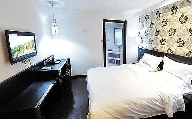 Coconut Linkage Hotel Guest Room