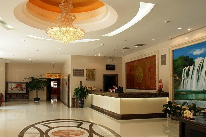 Hualong Hotel Lobby