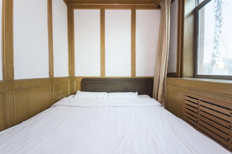 Kingdom Hotel Guest Room