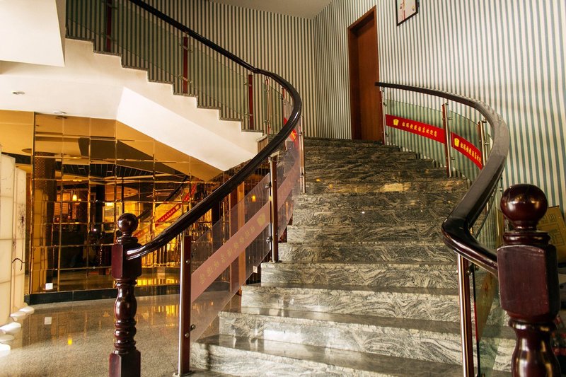 Zuma Inn Hotel public area