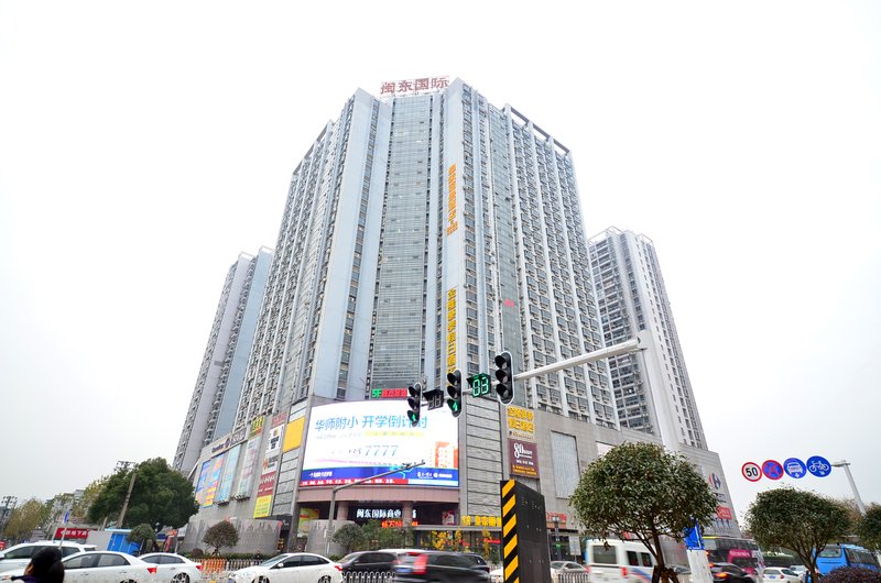 Jin Long Tai Holiday Inn(Wuhan Zhongjiacun Subway Station Guiyuan Temple) Over view