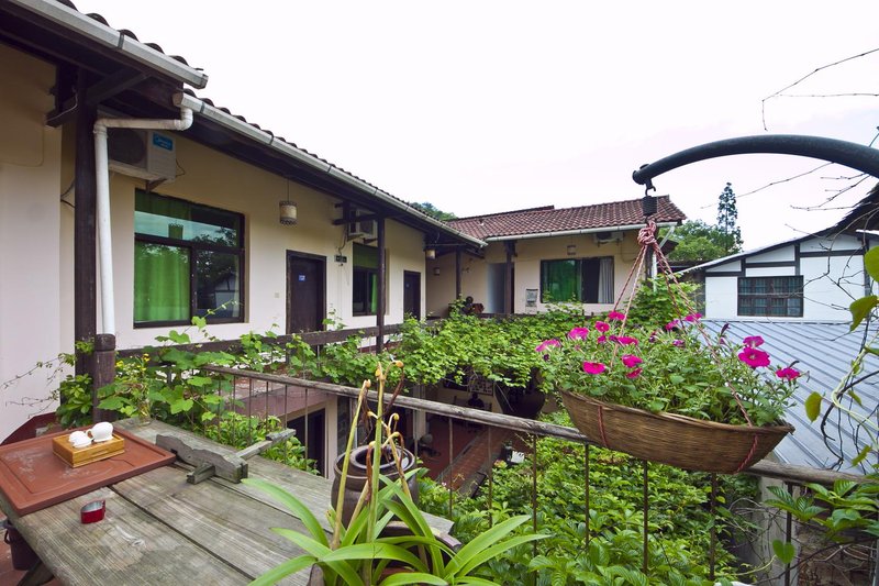 Wuyishan Shanchahua Youth HostelOver view