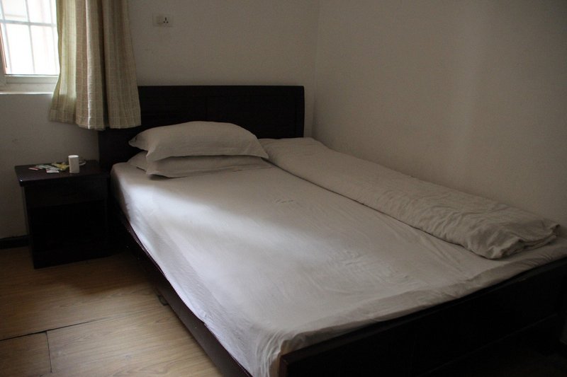 California 1 HotelGuest Room