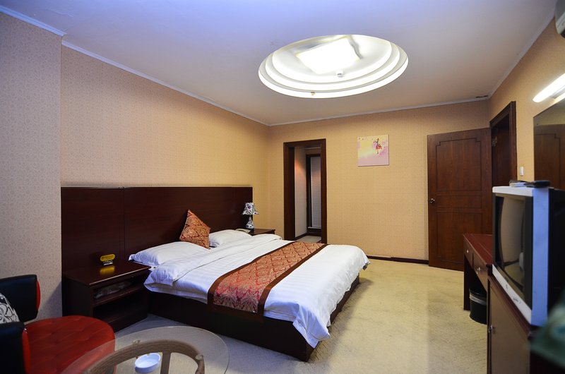 Yulun Hotel Guest Room
