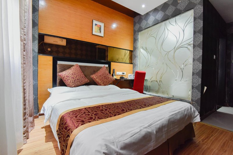 Holiday Inn Century Guest Room