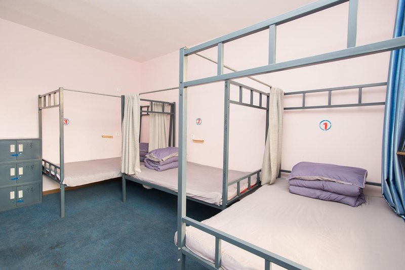 Due West Int'l Youth Hostel Guest Room