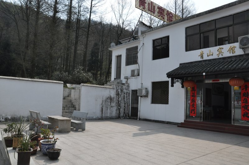 Qingshan Inn Over view