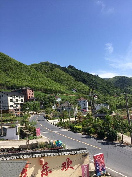 Longwangshan Huanle Inn Over view