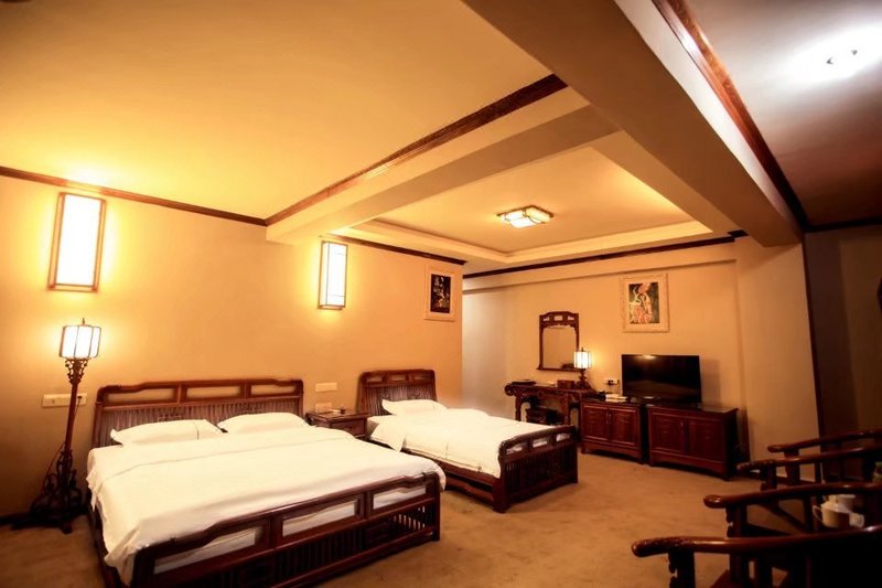 Yulong Hotel Guest Room