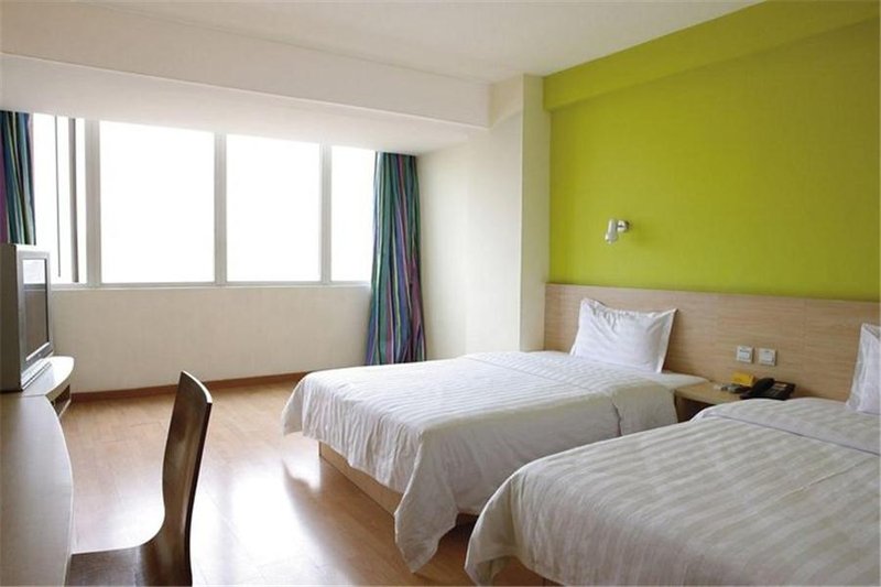 7 Days Inn (Yantai Dahaiyang Road) Guest Room