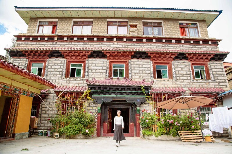 Zhuoma Renjia Youth HostelOver view