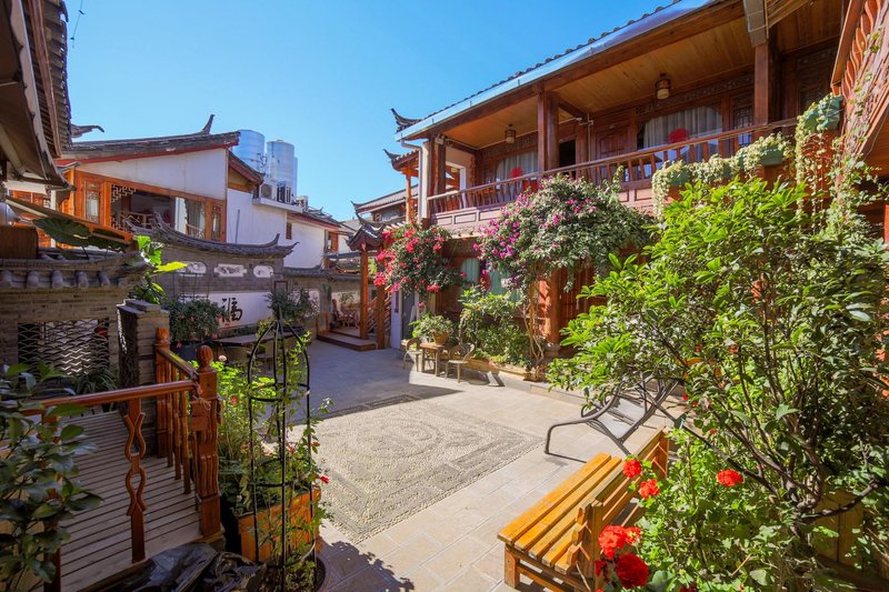 Lijiang Rongyi Homestay over view