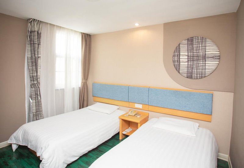Home Inn (Haikou Qiongzhou Avenue Gaodeng Street) Guest Room