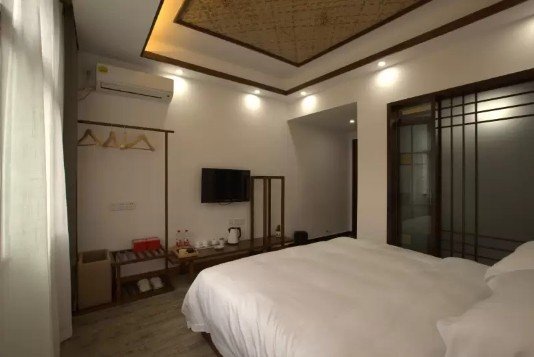 Beautiful Night in Huajianpo Mountain Garden of Fenghuang Valley Guest Room