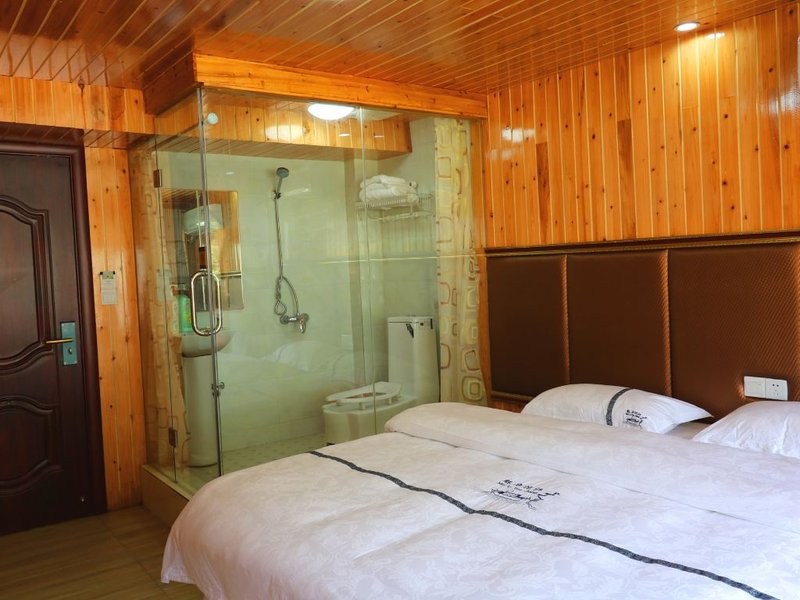 Fengxiang Jiangbianlou Inn Guest Room