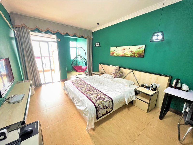 9/5000  Cupid Theme Hotel in GuigangGuest Room