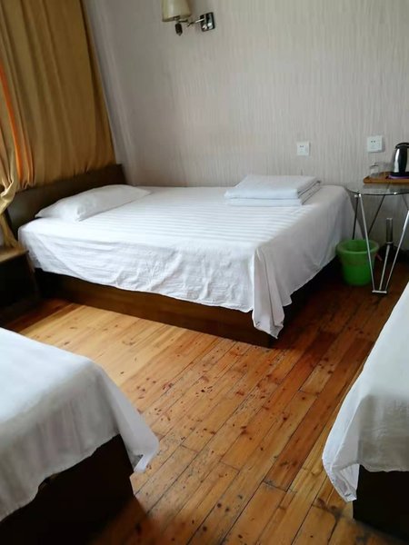 Hongyuan Hotel Guest Room