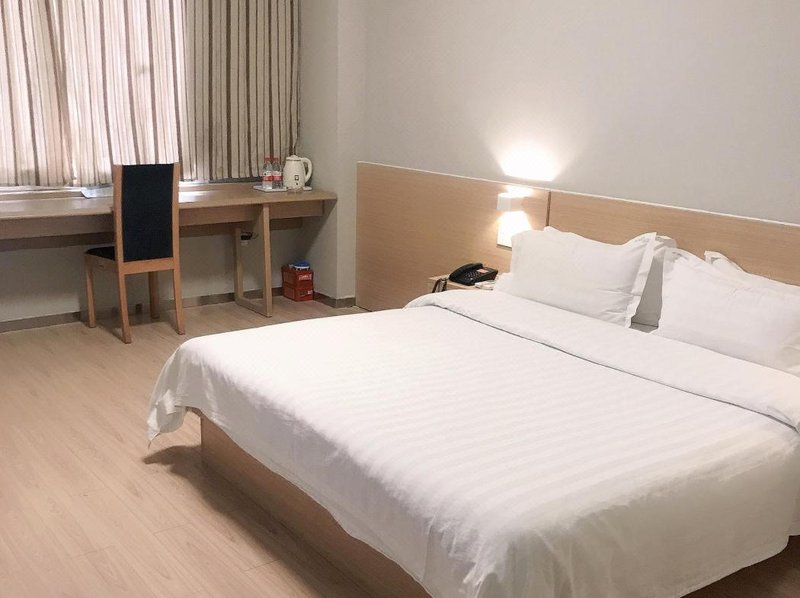 7 Days Inn (Yueyang Dongmaoling Pedestrian Street) Guest Room