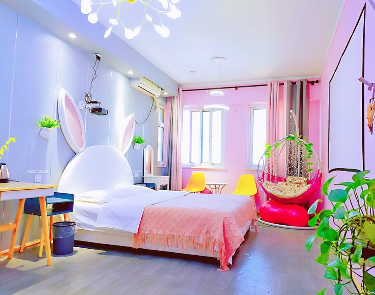 Shangdu Theme Hotel (Xi'an Xiaozhai Conservatory of Music) Guest Room