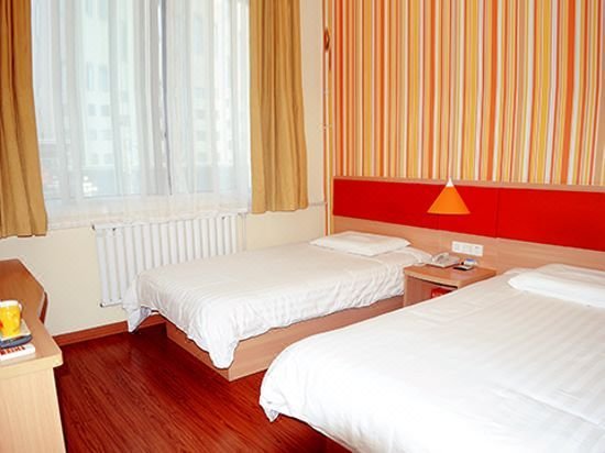 Home Inn (Pingliang Huating Yizhou Avenue New Passenger Transportation Center)Guest Room