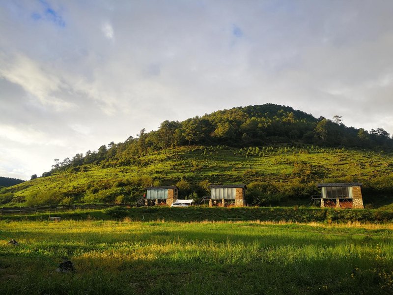 Shangri-La DaLa pasture over view