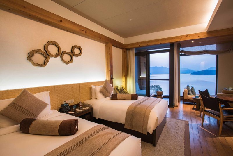 Intercontinental One Thousand Island Lake Resort Guest Room