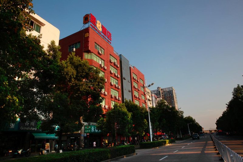 Super 8 Hotel (Anqing Zhenfengta Pedestrian Street Yicheng Road )Over view