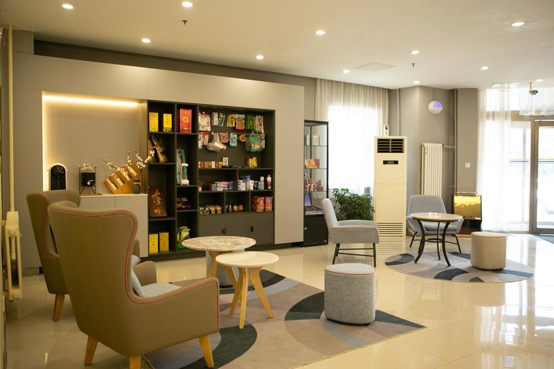 Home Inn (Tieling Railway Station Gongren Street)Lobby