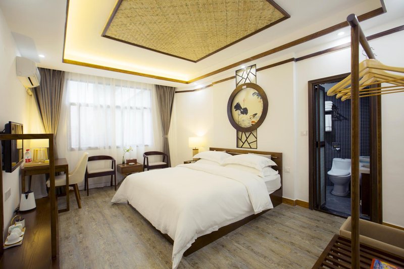 Beautiful Night in Huajianpo Mountain Garden of Fenghuang Valley Guest Room