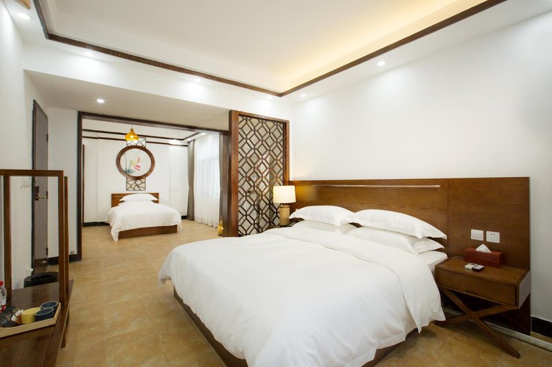 Beautiful Night in Huajianpo Mountain Garden of Fenghuang Valley Guest Room