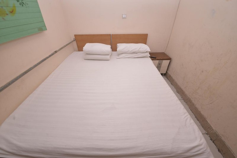 Furong Hotel Guest Room