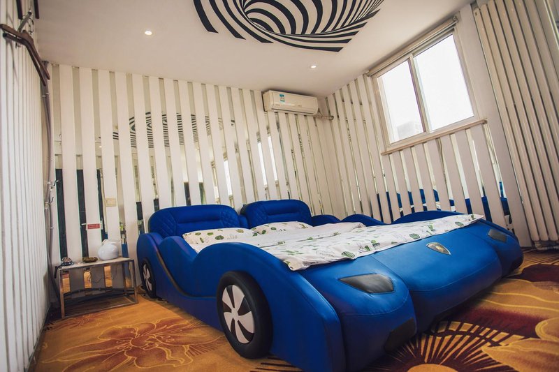 Boluomi Fashion Theme Hotel Guest Room