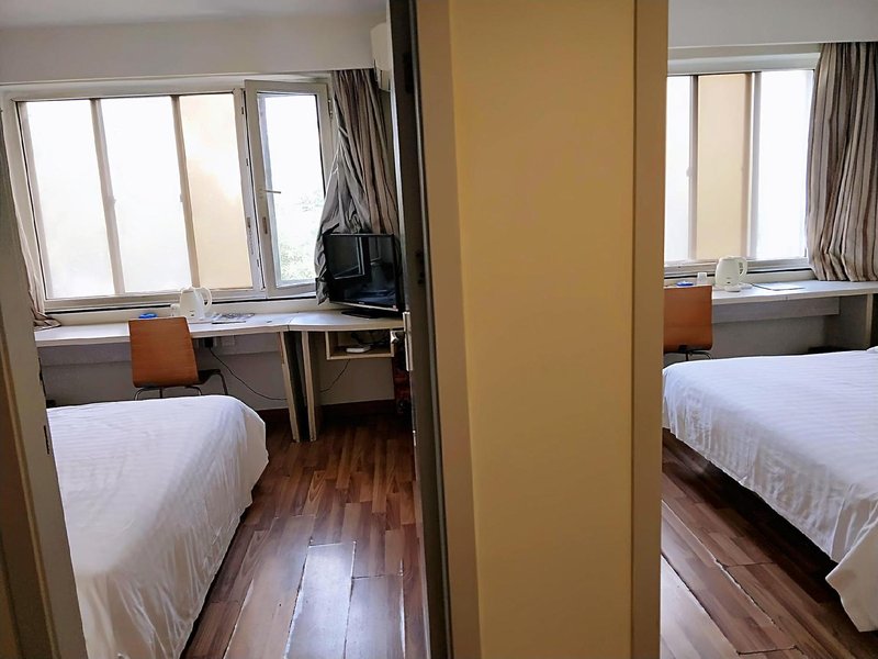 7 Days Inn (Dalian Donggang Fountain Harbor Plaza Metro Station)Guest Room