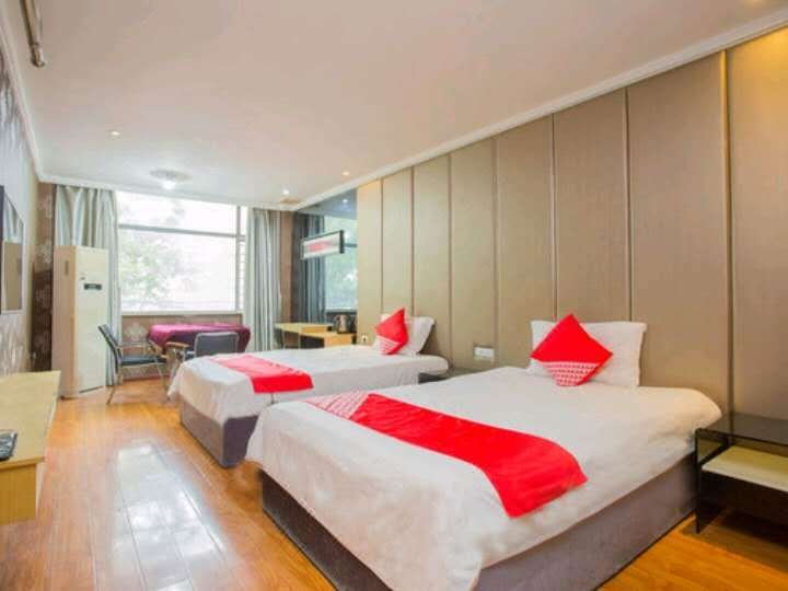 OYO Xiangyang Qiqi Business Hotel Guest Room