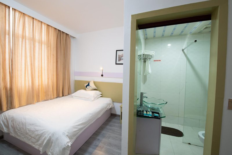 Blue sky hotel Guest Room