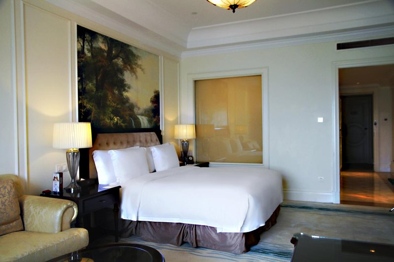 Crowne Plaza Resort Guest Room