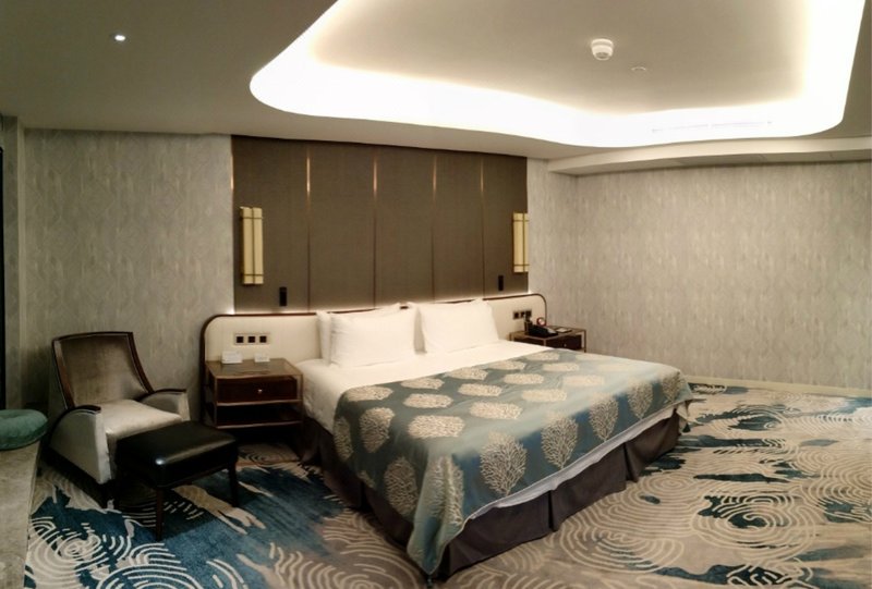 Oriental Riverside Hotel ShanghaiGuest Room