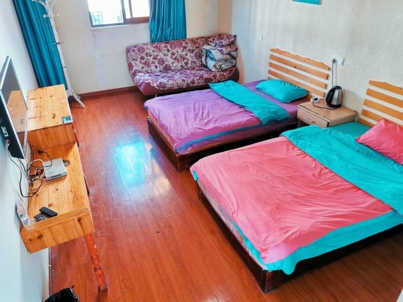 Due West Int'l Youth Hostel Guest Room