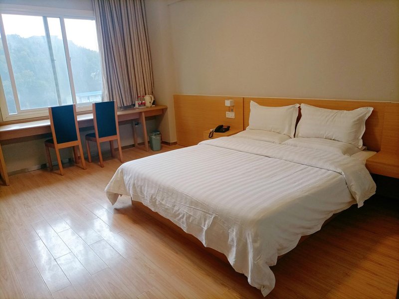 7 Days Inn (Yueyang Dongmaoling Pedestrian Street) Guest Room