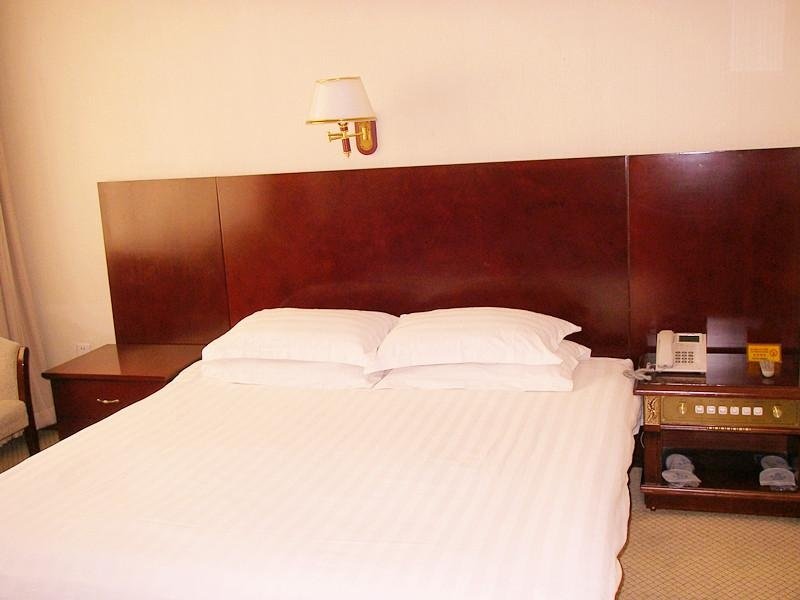 Xinyun Hotel Urumqi Guest Room