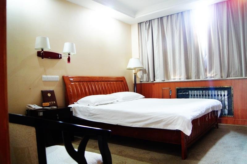 Ji'nan Qi Hua Business Hotel Guest Room