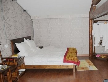 Lijiang New World Nanheyuan InnGuest Room