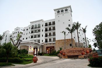 三亚爱琴海岸康年套房度假酒店外景图
