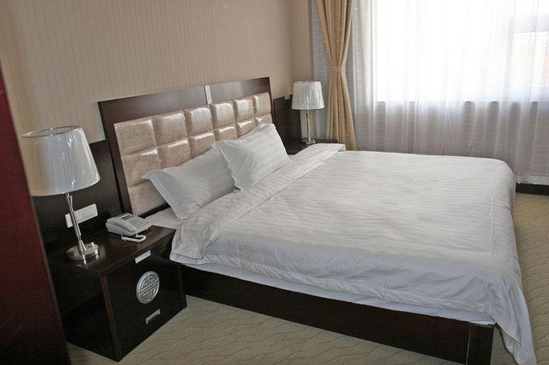 Jinding hotel Guest Room