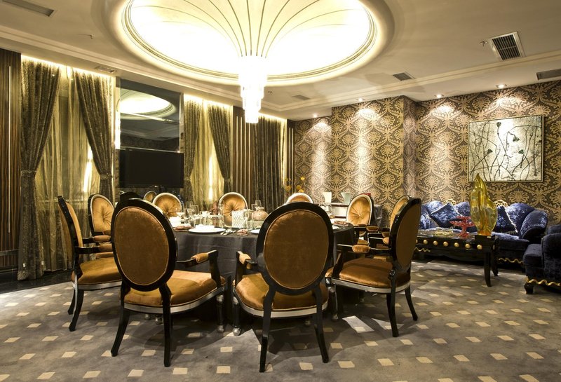 Celebrity Hotel Restaurant