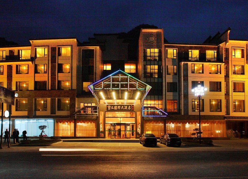 Jasper International Hotel Over view