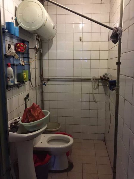 South Supermarket Hotel Guest Room