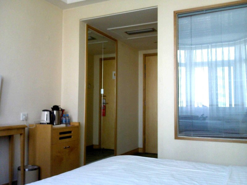 Jingling Hotel Beijing Guest Room