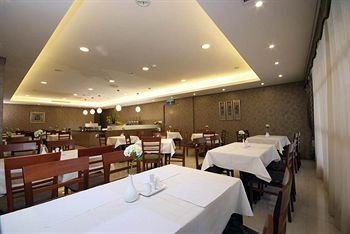 Triple Beds Hotel Restaurant